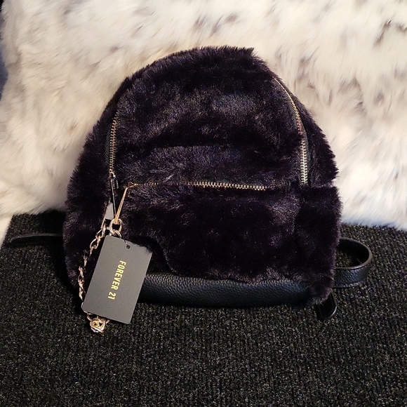*NEW* FOREVER 21 Black Faux Fur Backpack with Silver Chain - Picture 1 of 4